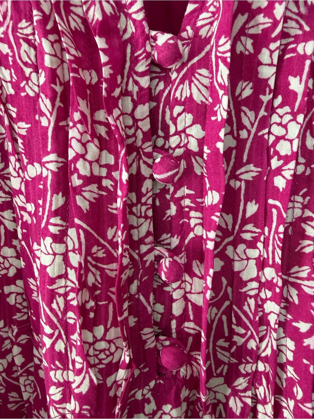 LOFT Fuchsia Floral Sleeveless Pleated Camisole. Fuchsia/white. Large - Picture 6 of 10